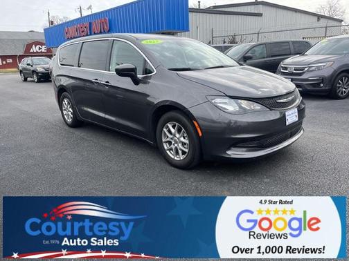 2023 Chrysler Voyager LX