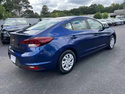 2019 Hyundai ELANTRA SE