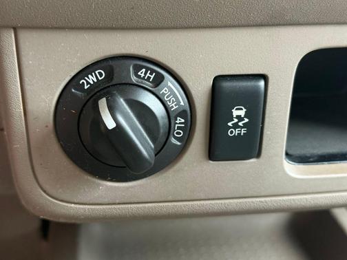 Glacier White 2016 Nissan Frontier SV