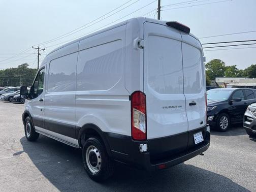 2022 Ford Transit-250 Base