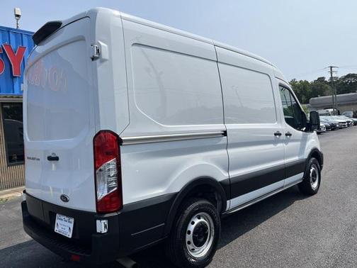 2022 Ford Transit-250 Base