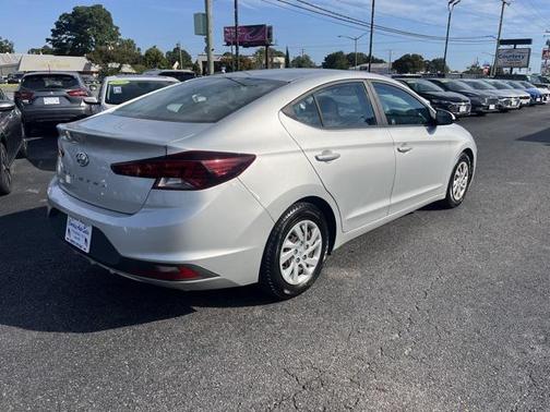 2019 Hyundai ELANTRA SE