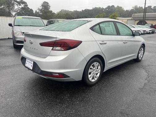 2019 Hyundai ELANTRA SE