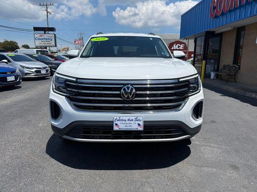 Pure White 2025 Volkswagen Atlas 2.0T SE w/Technology 4MOTION