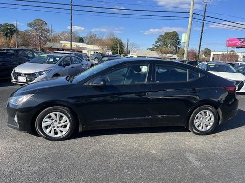 2020 Hyundai ELANTRA SE