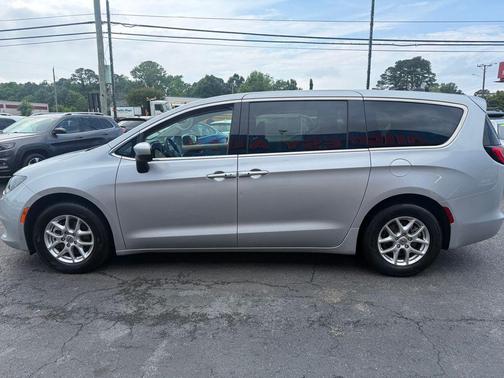 Silver Mist Clearcoat 2023 Chrysler Voyager LX