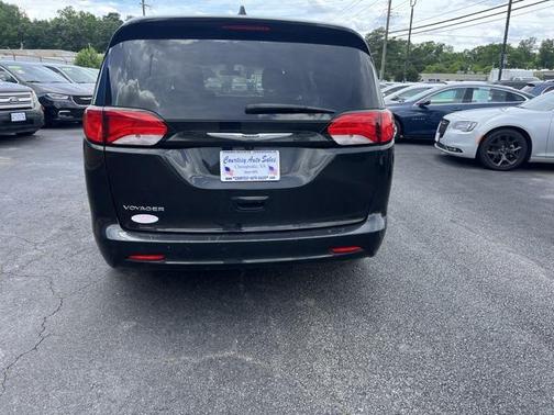 2022 Chrysler Voyager LX