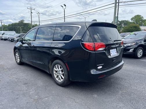 2022 Chrysler Voyager LX