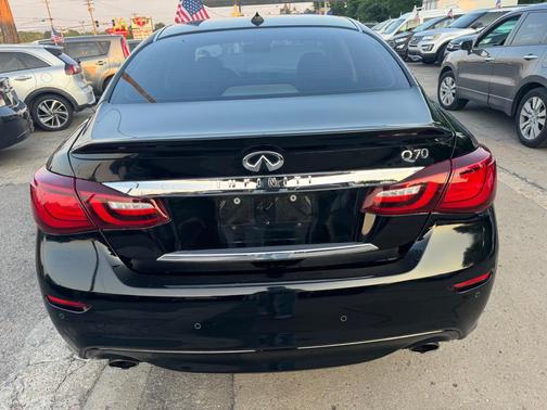 2015 INFINITI Q70h HYBRID