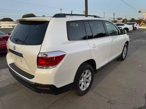 2012 Toyota Highlander SE