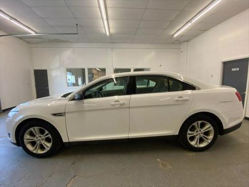 2015 Ford Taurus SE