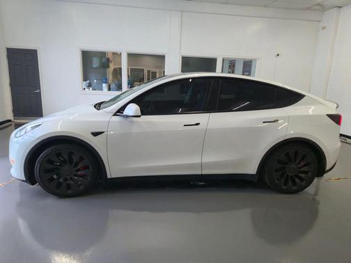 Pearl White Multi-Coat 2022 Tesla Model Y Performance Dual Motor All-Wheel Drive