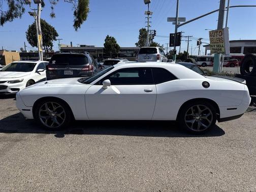 Bright White Clearcoat 2015 Dodge Challenger SXT Plus