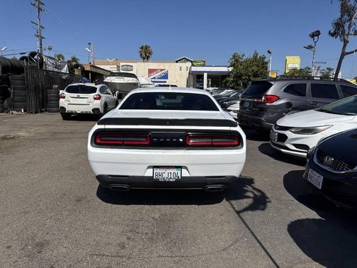 Bright White Clearcoat 2015 Dodge Challenger SXT Plus