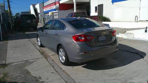 Gray 2017 Chevrolet Cruze LT