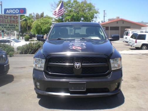 Brilliant Black Crystal Pearlcoat 2017 RAM 1500 Express