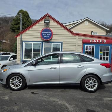 Gray 2015 Ford Focus SE