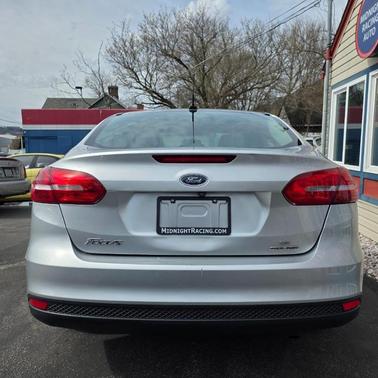 Gray 2015 Ford Focus SE