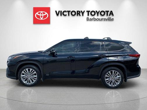 Midnight Black Metallic 2022 Toyota Highlander Hybrid Platinum
