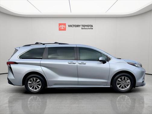 2021 Toyota Sienna XLE 8 Passenger