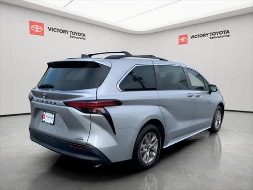 2021 Toyota Sienna XLE 8 Passenger