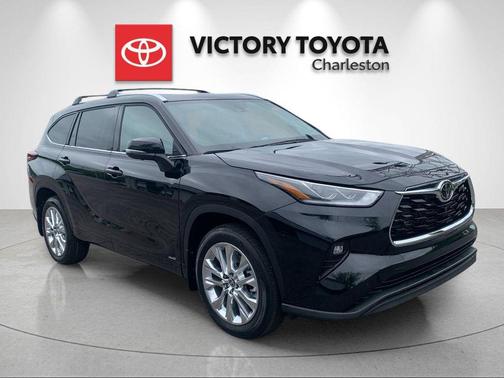 Midnight Black Metallic 2026 Toyota Highlander Hybrid Limited