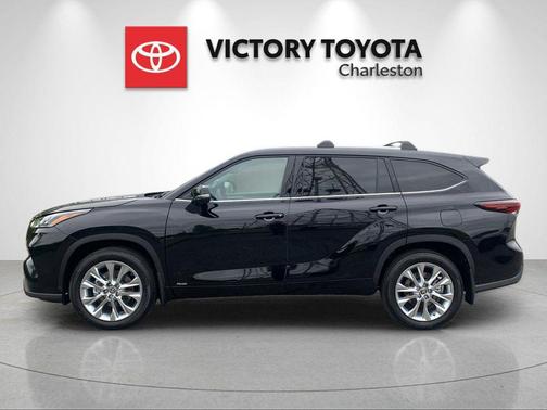 Midnight Black Metallic 2026 Toyota Highlander Hybrid Limited