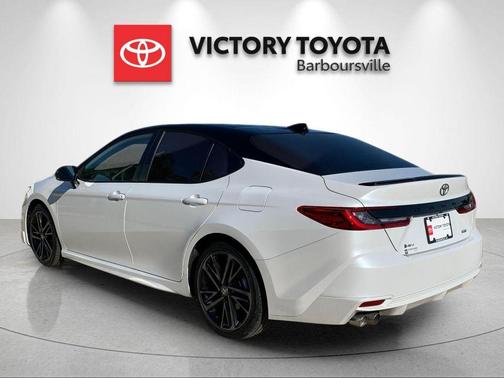 Wind Chill Pearl/Midnight Black Metallic 2025 Toyota Camry XSE