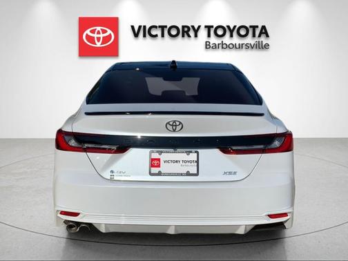 Wind Chill Pearl/Midnight Black Metallic 2025 Toyota Camry XSE