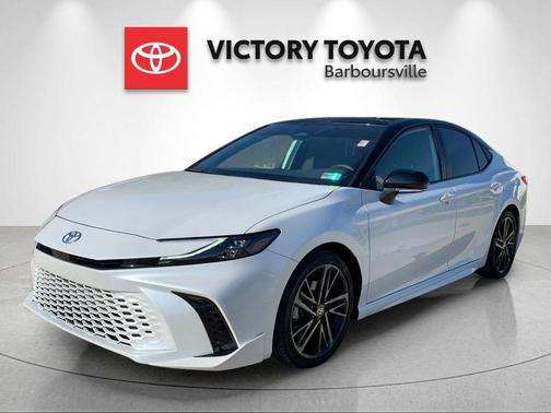 Wind Chill Pearl/Midnight Black Metallic 2025 Toyota Camry XSE
