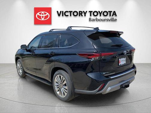 Midnight Black Metallic 2026 Toyota Highlander Hybrid Platinum