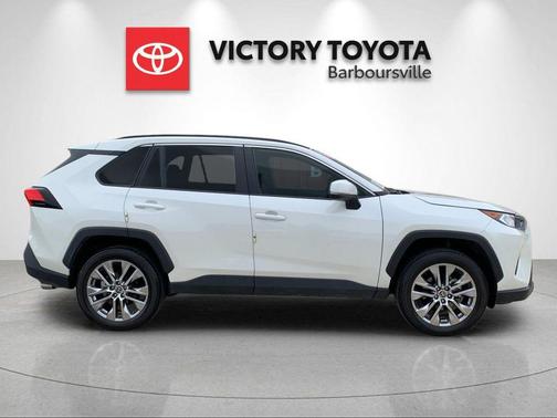 Blizzard Pearl 2021 Toyota RAV4 XLE Premium