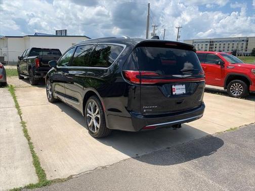 2022 Chrysler Pacifica L