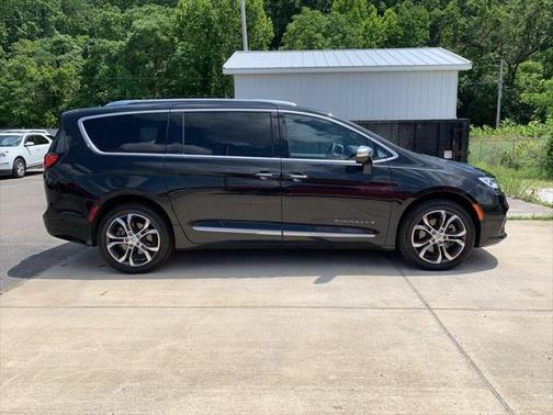 2022 Chrysler Pacifica L