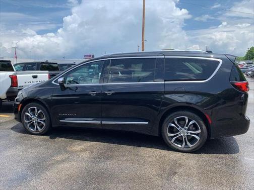 2022 Chrysler Pacifica L