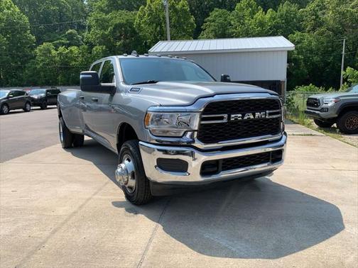 2024 RAM 3500 Tradesman Crew Cab 4x4 8' Box