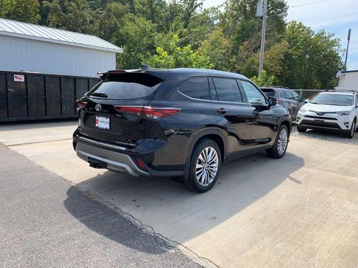 2025 Toyota Highlander Platinum