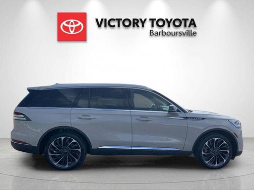 Pearl Metallic 2022 Lincoln Aviator Reserve AWD