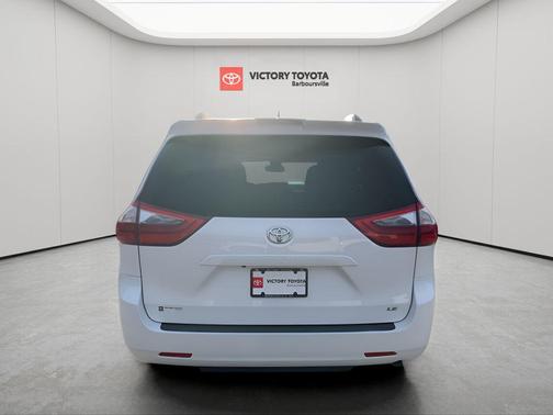 2020 Toyota Sienna LE