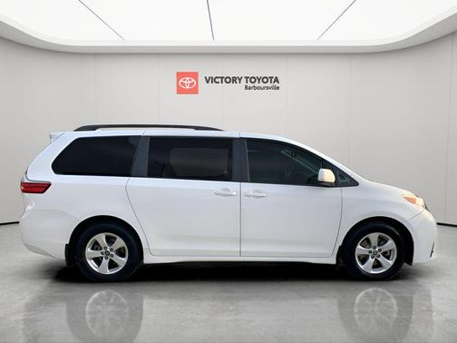 2020 Toyota Sienna LE