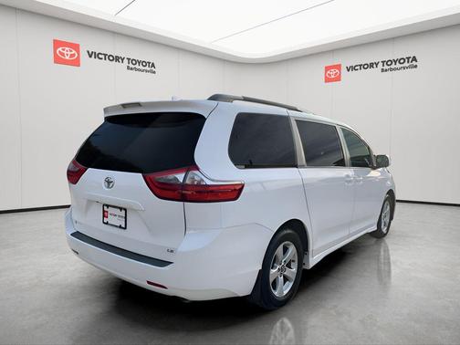 2020 Toyota Sienna LE