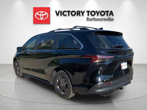 Midnight Black Metallic 2024 Toyota Sienna Woodland Edition