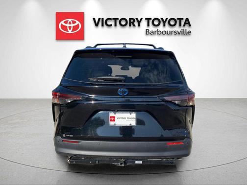 Midnight Black Metallic 2024 Toyota Sienna Woodland Edition