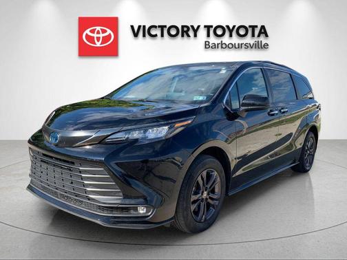 Midnight Black Metallic 2024 Toyota Sienna Woodland Edition