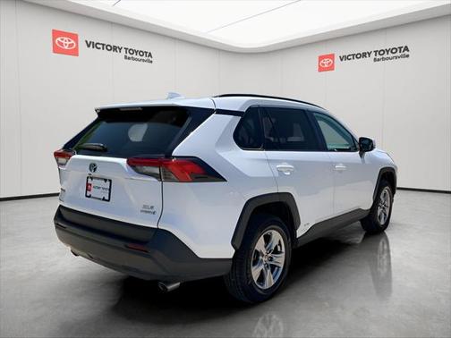2022 Toyota RAV4 Hybrid XLE
