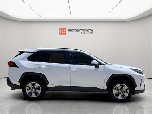 2022 Toyota RAV4 Hybrid XLE