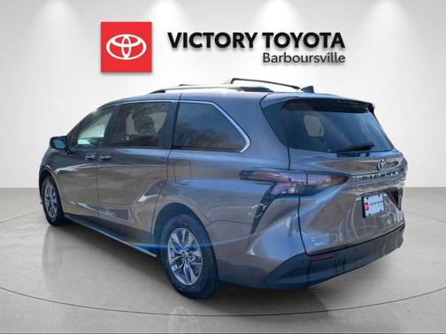 2024 Toyota Sienna XLE