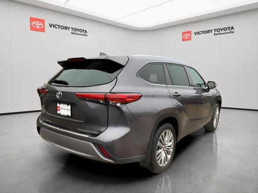 2022 Toyota Highlander Platinum