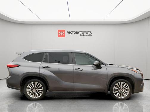2022 Toyota Highlander Platinum