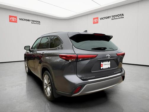 2022 Toyota Highlander Platinum